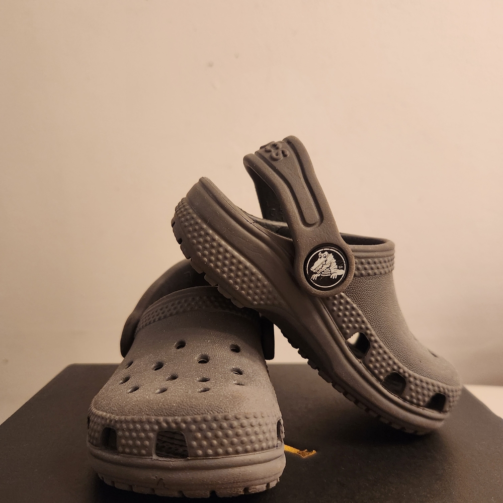 CROCS Classic Clogs in Grey